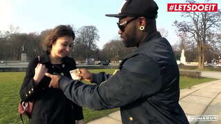 BARBONI BUS - #Meggie Marika - Sexy Culo Brunetta Hardcore Forato Sul Bus Con un Grosso Cazzo Nero