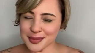 Ina suí di i lap an fear céile