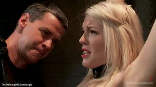 חם מחויב בלונדינית טירון אלה נובה מקבל מיוסר, ממושמע על ידי מאסטר ג &#039; יימס איל אז הוא עשה למצוץ ולזיין את הזין הגדול גס gimp אואן אפור