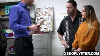 Сера соглашается трахнуться, чтобы избежать вмешательства полиции