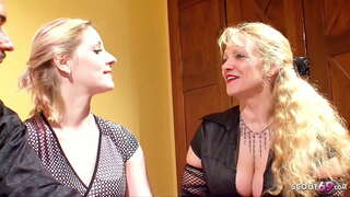 Young ngawari Tokorua riro i te tauturu i te Pakari hoa i roto i tona tuatahi Threesome Fuck