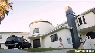 Kurang ajar pacar nalika ibu mlaku ing? Becik!