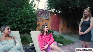 Ragazza bruna si chiede nuovi busty matrigna per riaverla altri barare matrigna.Si baciano e si lecca il tatuato milfs piedi e poi facesits suo