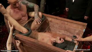 Ngora brunette budak Adriana Chechik ieu blindfolded jeung boxed saterusna big cock x_x ku Astral Lebu dina kontrol dom Putri Donna Dolore di masarakat