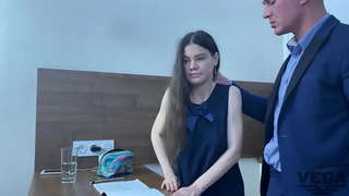 ͙� 클래스는 손에서 나왔고 교사는 엉덩이에 학생을 섹스하고 싶어