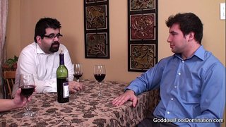 Hot - Mara jagħlaq taħt it-tabella ftehim tan-negozju