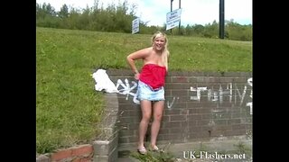 ���্বর্ণকেশী, খোকামনি, Lenas পাবলিক নগ্নতা ও উদ্দাম ফ্লাশ ইংরেজি girlfriends দেখাচ্ছে