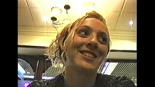 Amatoriale convinto a flash sul treno