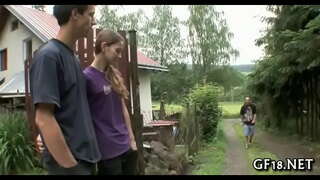 Quod parvulus expandit crura wide open