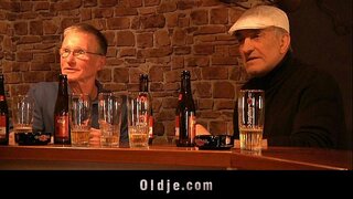 Audacia flava sugit duorum annorum dicks