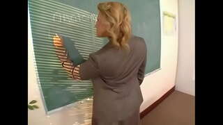 ���ठावदार उरोज असलेली शिक्षक fucks बीबीसी विद्यार्थी