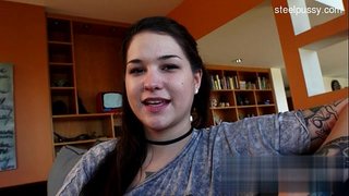 Ragazza carina in primo deepthroat