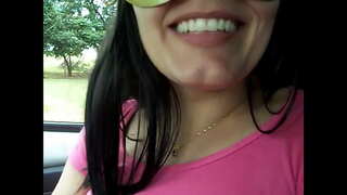 Vợ ông, Rachel đang ở trong the street