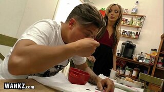 WANKZ - Парень Трахает Свою Действительно Горячую Мачеху!