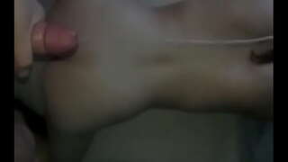 Величезна сперма витікає мотузками з спини дружини (уповільнена зйомка)