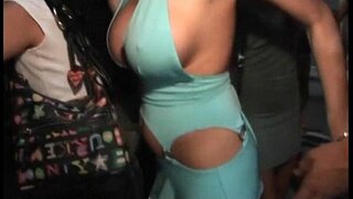 Vyzdvihnúť dievčatá v klube