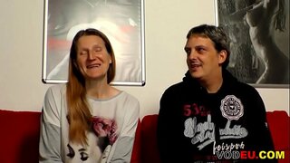 Piccolo dai seni tedesco nonna viene scopata hard