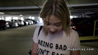 Amerikai bazi nagy szőke tincsek kültéri