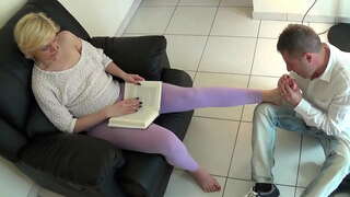 Leccami Chân và đi tiểu Trong Miệng