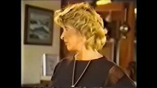 Літня жінка з y. Хлопці