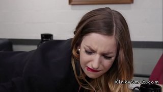 ́� 가슴 갈색 머리 보스 항문 헤아리는 그녀의 판매원