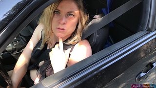 Блондинка забива непознат и се чука у дома