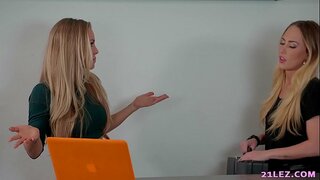 Lesbiennes Agent a été pris par un espion sexy