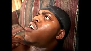 ���ाम्रो redhaired चकलेट सुन्दरी केली शासन थियो coughed बन्दकोबी पानी उनको मुखमा पछि jamming उनको कपाल twat