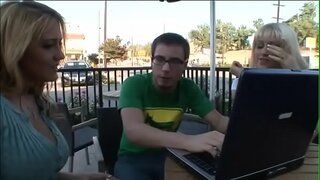 Хоер муухай тосох уран бүтээлчид Ева Lawrence Trina Michaels байгаа харц