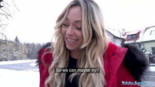 ���ાહેર એજન્ટ યુરોપિયન sexbomb જેનિફર Amilton સેક્સ પર ચામડું કોચથી