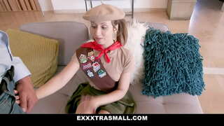 Exxxtra Bach - Daphne fucked gan ceiliog enfawr