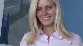 Süß, aber Naughty Blonde Liebt es zu Reiten seinem Schwanz mit Großem Aufwand