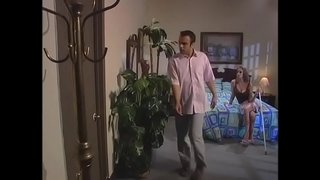 Hän nussii pitkäsäärinen blondi koira aiheuttaa, kun hänen ystävänsä näyttävät viereisessä huoneessa