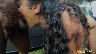 Falso Taxi Indiano Marina Maya BBC prima volta porno in taxi