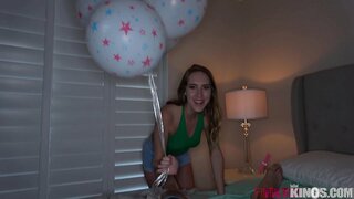 Céim-Sis Tugann Pussy Daingean a Deartháir ar B-Lá