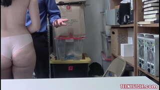 Tette fantastiche e meravigliose culo bruna teen ottiene scopata in ufficio dal poliziotto corrotto