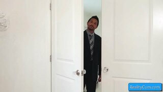 ���्यारी किशोरी blondie गर्छ अचम्मको blowjob मा एक विशाल सेतो कुखुरा र यो प्रेम