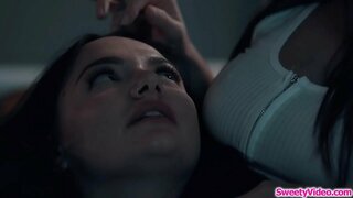 חזה גדול, בייב הפנים יושב לסבית שותף