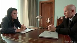 Ny loholona lehibeny Marka Davis toe-javatra ny birao sexy big tits brunette mpiasa Ashli Ames ary amin&#039;ny lehibe akoho kilao ny pussy avy ao aoriana ao amin &#039; ny fatorana tady