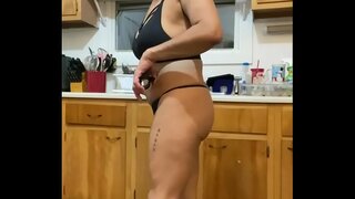 Dominicana MILF nuovo canale YouTube annuncio