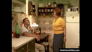 ننه جان&amp; # 039; بازدید کنندگان ماجراهای بزرگ #1 - سوزان - تفاوت در سنین بین مادر دارای موی سرخ بالغ و عاشق جوان او می تواند&amp;#039;تی بیشتر!