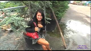 Am Kinderzimmer Schlampe léisst sech ficken mat Cadeau