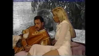 Aceasta tarfa blonda Victoria Paris știe cum să satisfacă partenerul ei